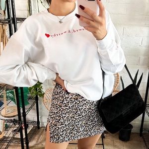 NEW FLAWED AND WORTHY GRAPHIC PULLOVER SWEATER SIZE MEDIUM